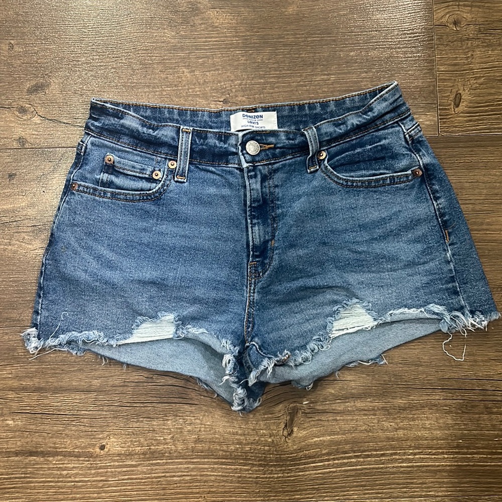 Denizen from Levi’s high rise shorts size 8/29